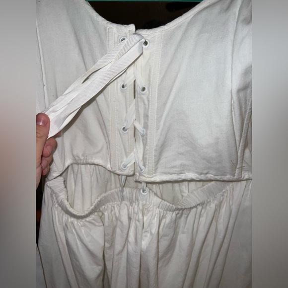 Kitteny Gency Dress - Picture 6 of 9